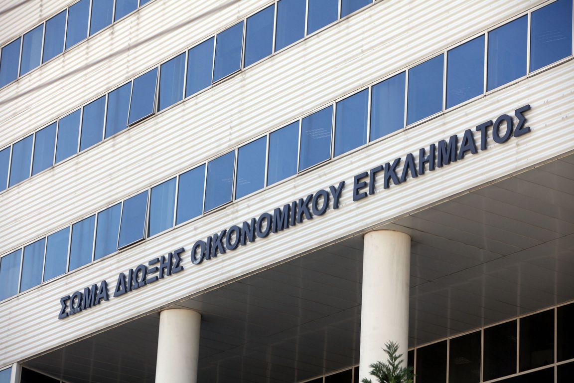 Τα «ξύλινα ντουλάπια» ήταν γεμάτα λαθραία τσιγάρα
