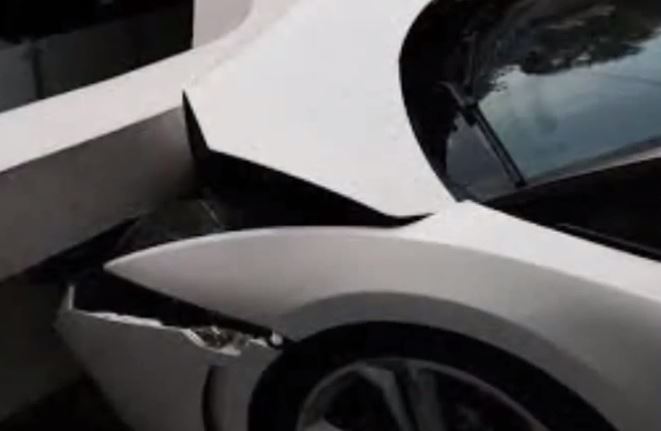 ΒΙΝΤΕΟ-Ο παρκαδόρος “σκότωσε” τη Lamborghini