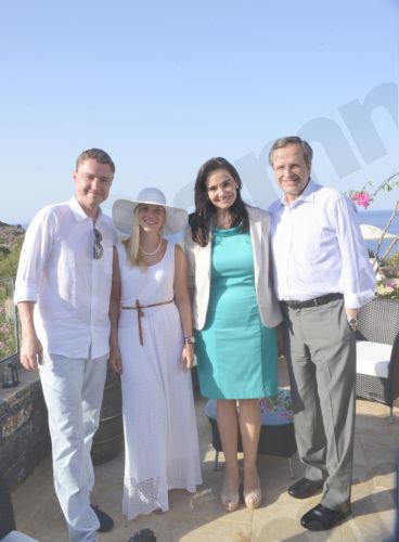 ΦΩΤΟ-Οι Πρωθυπουργοί Ελλάδας και Εσθονίας μετά των συζύγων τους