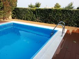 Όργιο αυθαιρεσίας-Πισίνες χωρίς άδεια και ναυαγοσώστη