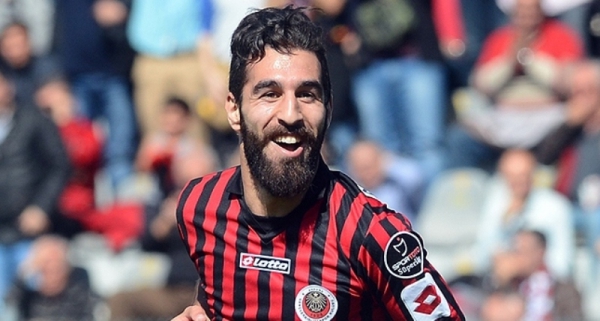 Αγκυροβολεί στο λιμάνι ο Ντουρμάζ