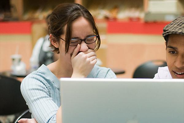 Πόσες ώρες πρέπει να κάθεστε μπροστά στον υπολογιστή