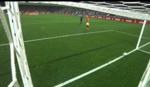 ΒΙΝΤΕΟ-Το παιχνίδι που έπαιξε η μπάλα στον Φλάαρ