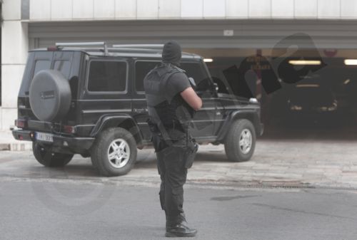 ΦΩΤΟ-Η μεταγωγή του Μαζιώτη από το εφετείο στις φυλακές Κορυδαλλού