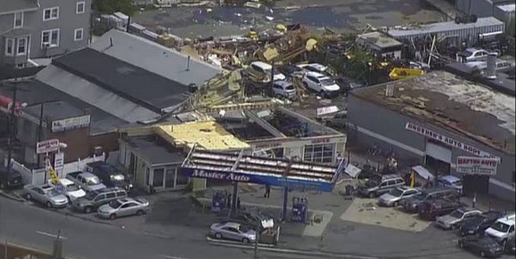 ΦΩΤΟ-Καταστροφές από ανεμοστρόβιλο στη Μασαχουσέτη