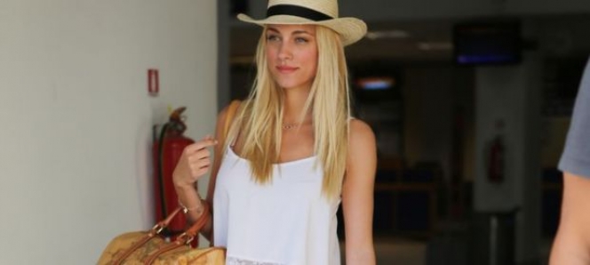 ΦΩΤΟ-Η Δούκισσα Νομικού στη Μύκονο