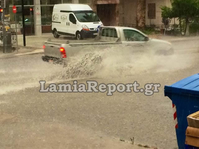 ΦΩΤΟ-“Άνοιξαν”οι ουρανοί στη Λαμία