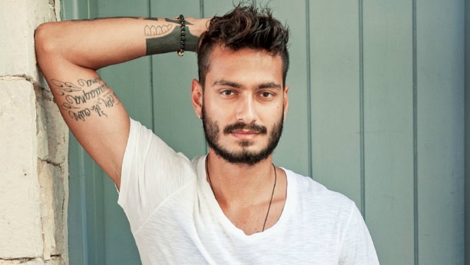 Η φωτογραφία του Γκέντσογλου με τον νεογέννητο γιο του