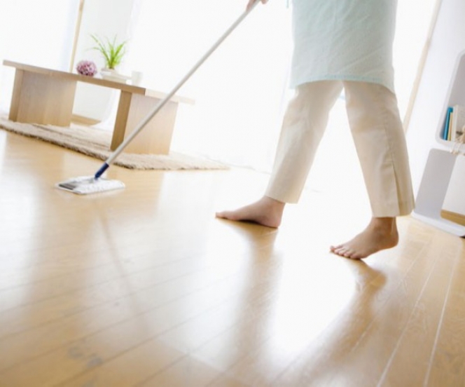 5 πράγματα που δεν πρέπει ποτέ να καθαρίσεις με ξύδι