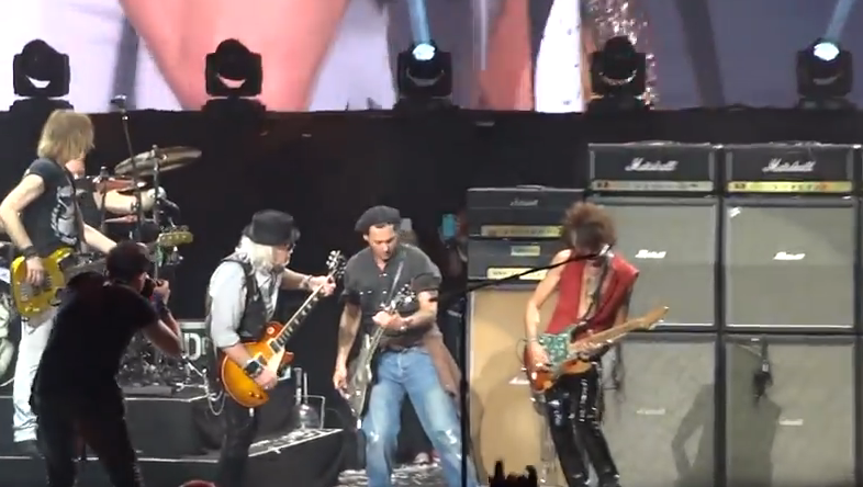 ΒΙΝΤΕΟ-O Johnny Depp στη σκηνή με τους Aerosmith
