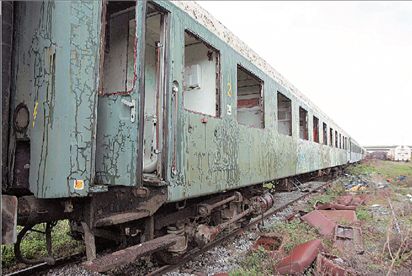 “Τεμάχιζαν” βαγόνια τρένου