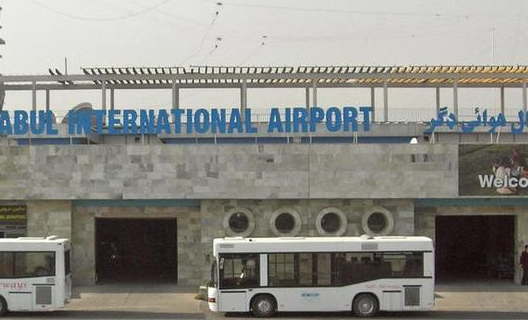 Έκρηξη και πυροβολισμοί στο αεροδρόμιο της Καμπούλ