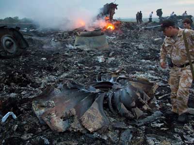 Ολλανδοί ιατροδικαστές στο σημείο συντριβής του Boeing