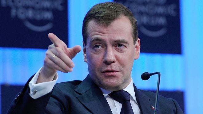 Μεντβέντεφ: “Κακόβουλες” οι νέες κυρώσεις