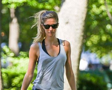 ΦΩΤΟ-Η Gisele χωρίς μακιγιάζ και με αθλητικά