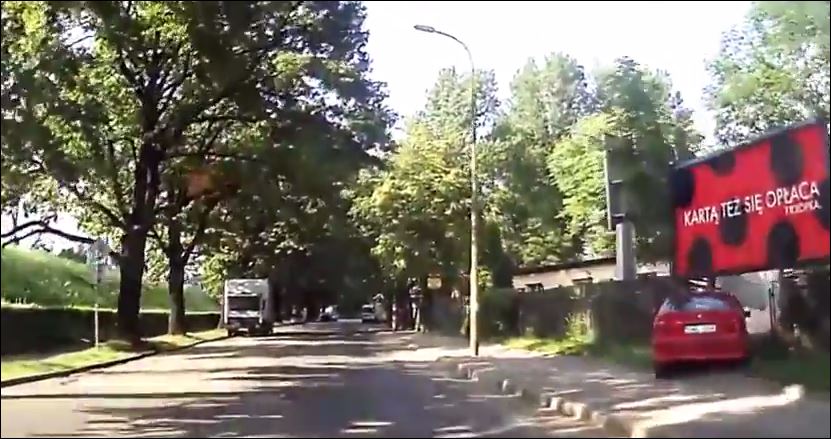 ΒΙΝΤΕΟ-Ακριβό αυτοκίνητο… επιπόλαιος οδηγός