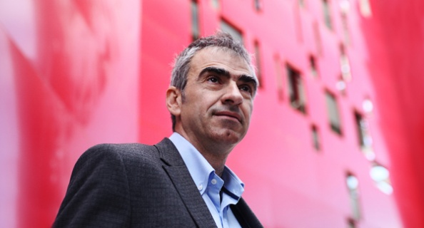 Νεαροί γρονθοκόπησαν τον Νίκο Μαραντζίδη