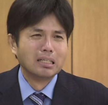 Παραιτήθηκε ο Ιάπωνας πολιτικός που έκλεγε με αναφιλητά