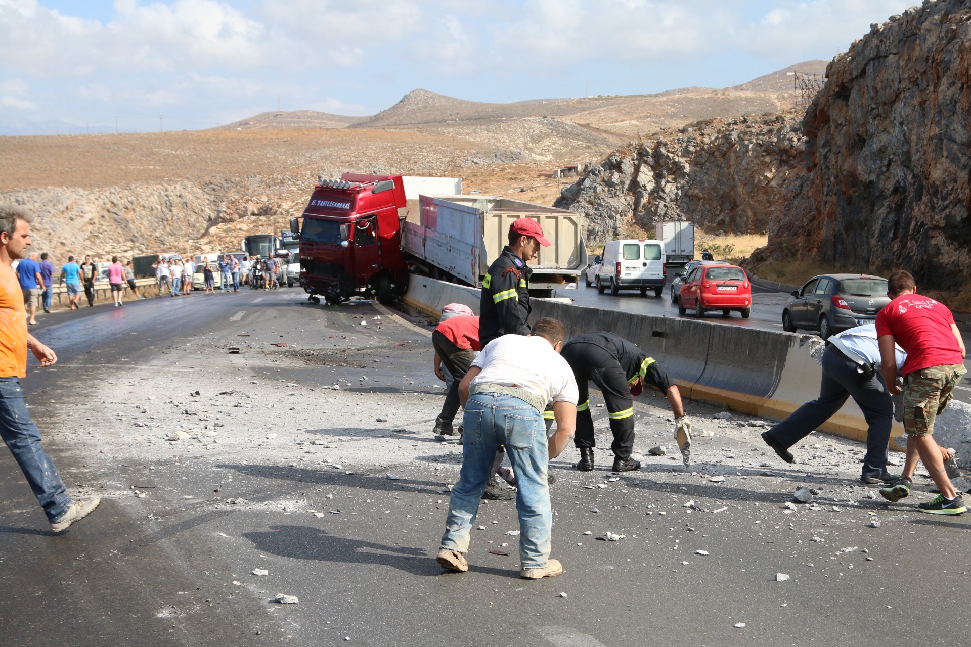 ΦΩΤΟ-Σοβαρό τροχαίο στην Κρήτη