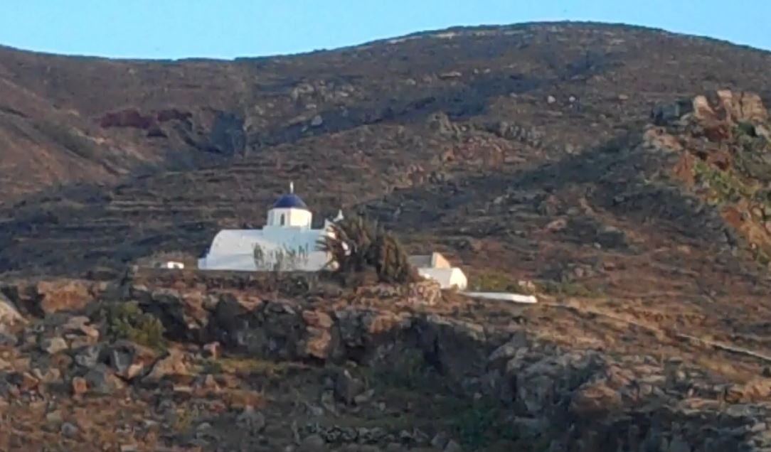 Θρίλερ με πτώμα δασκάλας στην Σαντορίνη