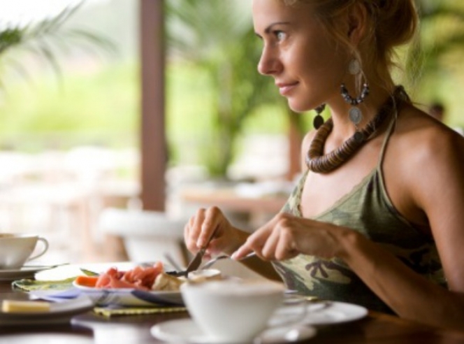 Πως μπορώ να μάθω να τρώω πιο αργά;