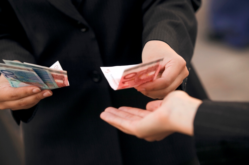 «Τουριστική» απάτη-μαμούθ 10 εκατ. ευρώ από ζευγάρι