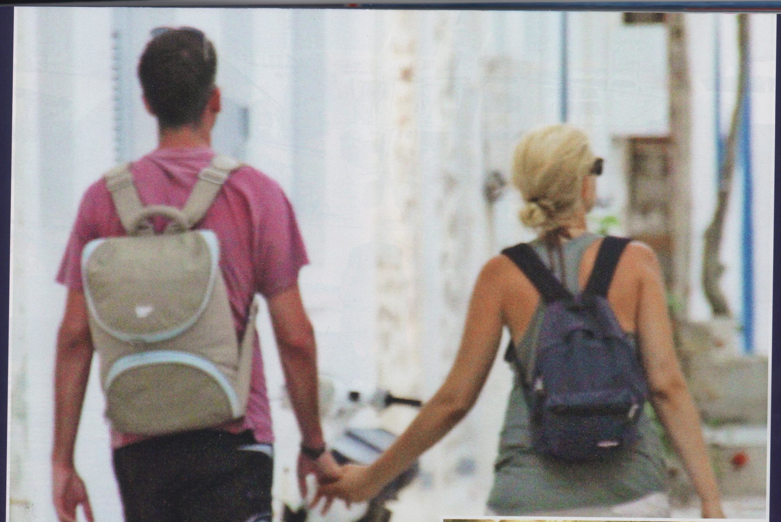 ΦΩΤΟ-Σία και Κώστας χέρι-χέρι στην Αντίπαρο