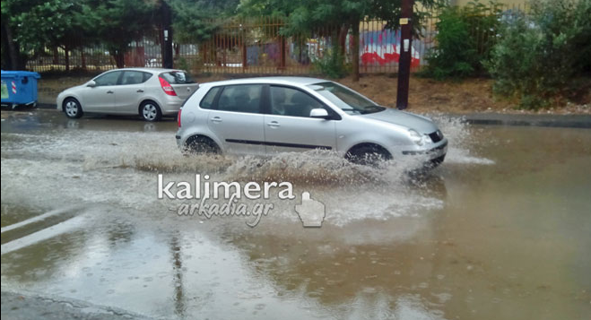 ΦΩΤΟ-Έντονη βροχόπτωση στην Τρίπολη