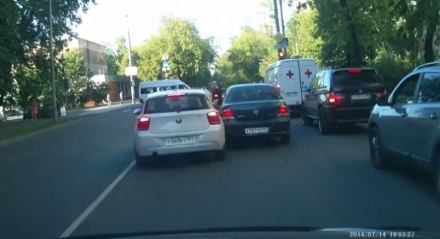 ΒΙΝΤΕΟ-ΦΩΤΟ-Τον πάτησε με το αμάξι και τον εγκατέλειψε