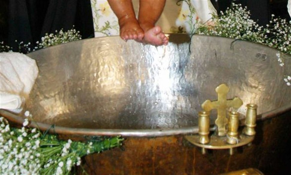 Αναστάτωση από απαγόρευση βάπτισης