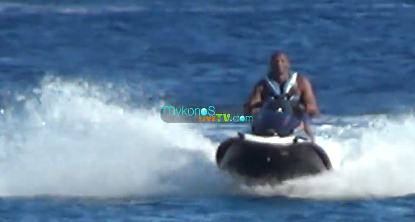 ΒΙΝΤΕΟ-Ο Κόμπι Μπράιαντ κάνει τζετ σκι στην Μύκονο