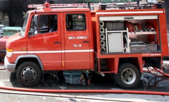 Υπό μερικό έλεγχο η φωτιά στον Κολωνό