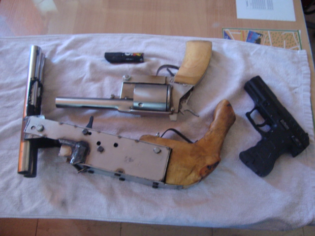 Ολλανδός απειλούσε πολίτες με αυτοσχέδια όπλα