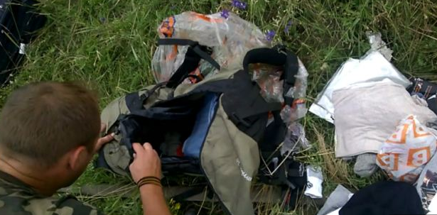 ΦΩΤΟ-Έκλεψε το δαχτυλίδι θύματος από το Boeing;