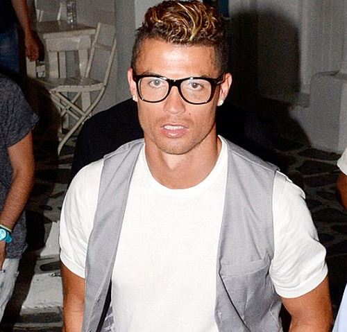 ΦΩΤΟ-Ο Ρονάλντο στα σοκάκια της Μυκόνου