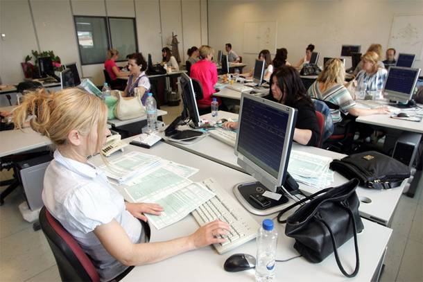 2.460 προσλήψεις μονίμων και εποχικών έως τον Σεπτέμβριο
