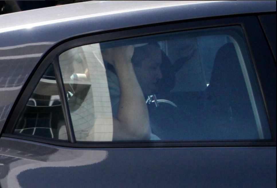 ΦΩΤΟ από τη μεταγωγή του Κασιδιάρη