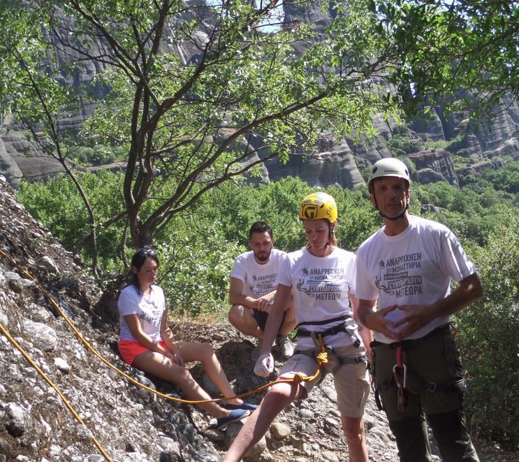 ΦΩΤΟ-Το Ποτάμι αναρριχήθηκε στα Μετέωρα