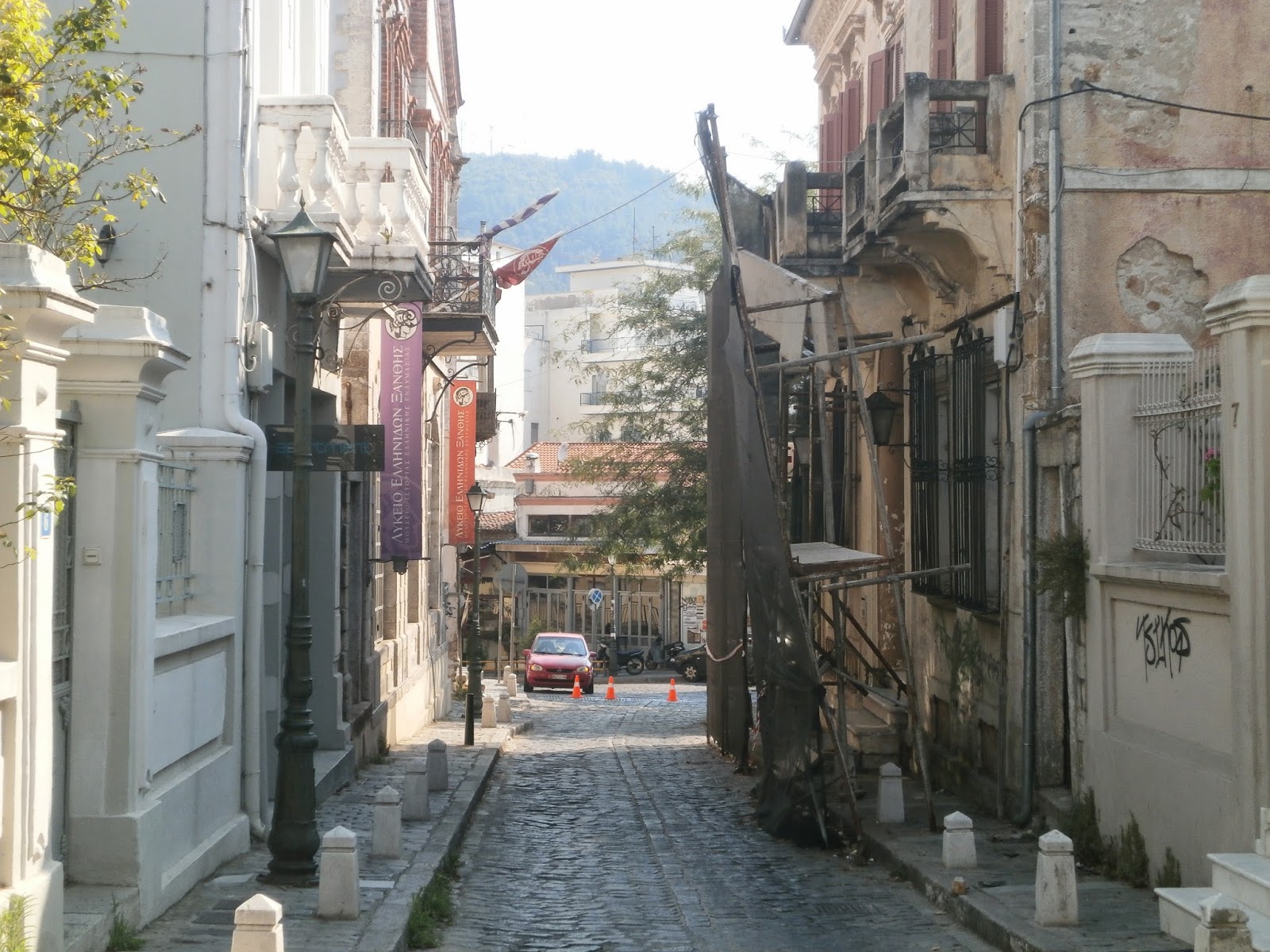 ΒΙΝΤΕΟ-Ο οδηγός έπεσε σε σκαλωσιά