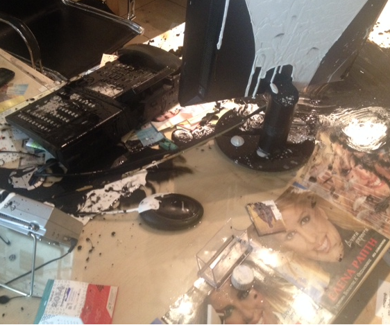 ΒΙΝΤΕΟ-Εικόνες από την επίθεση στα γραφεία της Ράπτη