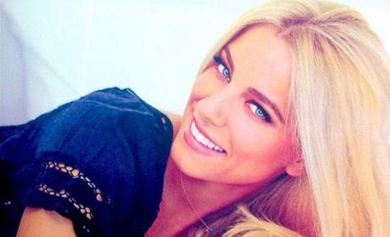 ΦΩΤΟ-Η Νομικού με ολόσωμο μαγιώ