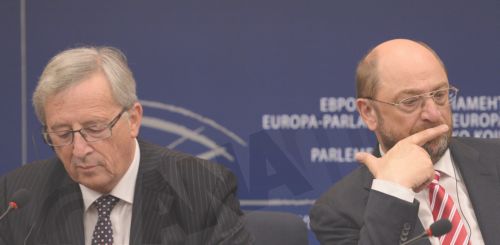 ΦΩΤΟ-Ο θερμός χαιρετισμός Γιούνκερ-Σουλτς