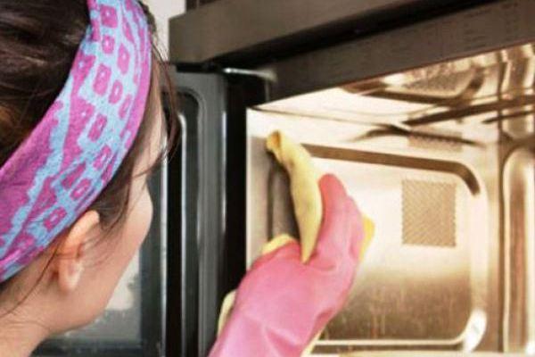 Πώς να καθαρίσετε το φούρνο μικροκυμάτων σας;