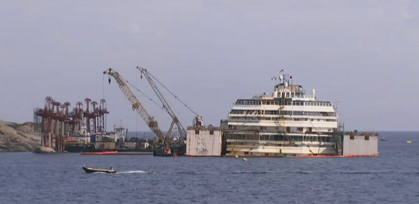Στο λιμάνι της Γένοβας καταφθάνει το Costa Concordia