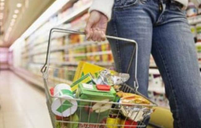 “Απογειώνονται” οι τιμές βασικών αγαθών & υπηρεσιών