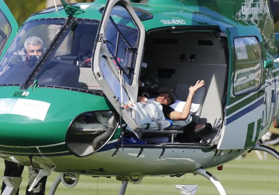 ΦΩΤΟ-Με ελικόπτερο μεταφέρθηκε ο Νεϊμάρ