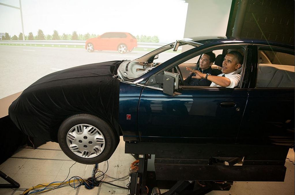 ΒΙΝΤΕΟ-Ο Ομπάμα έγινε test driver