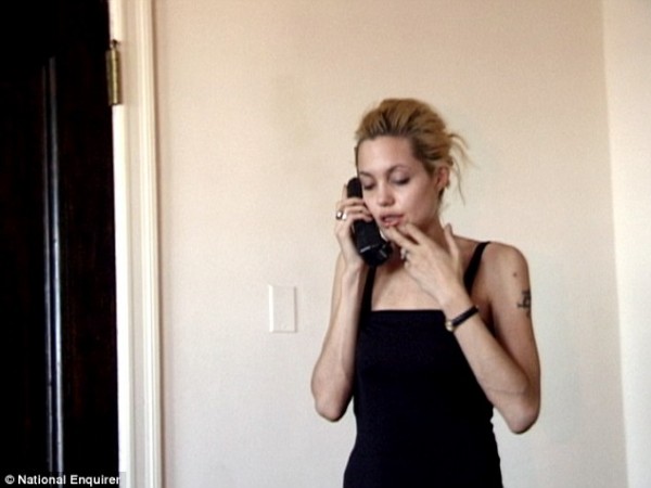 Έξαλλη η Τζολί, μηνύει τη Daily Mail