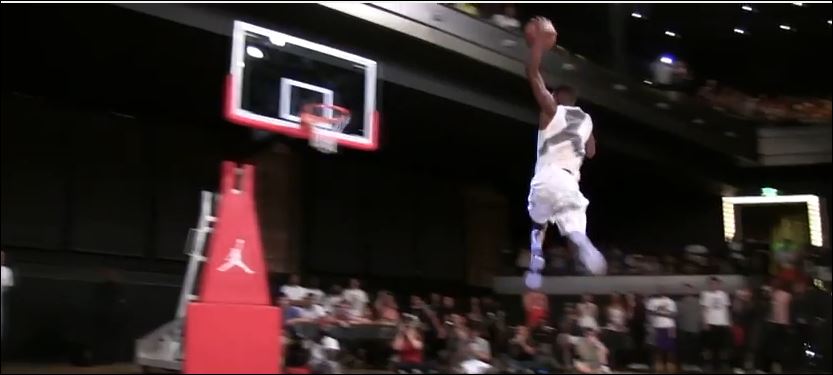 ΒΙΝΤΕΟ-Λυκειόπαιδο καρφώνει σαν τον Τζόρνταν