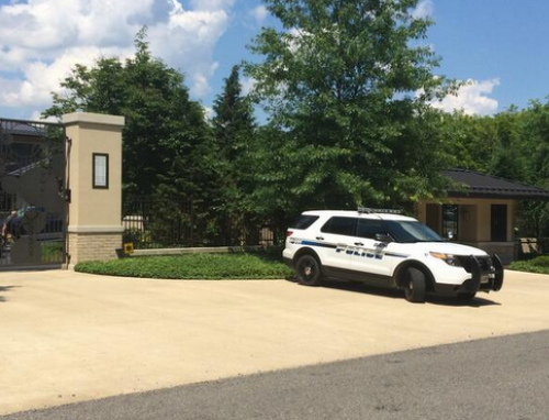 ΦΩΤΟ-Αστυνομικοί έξω από το σπίτι του LeBron James